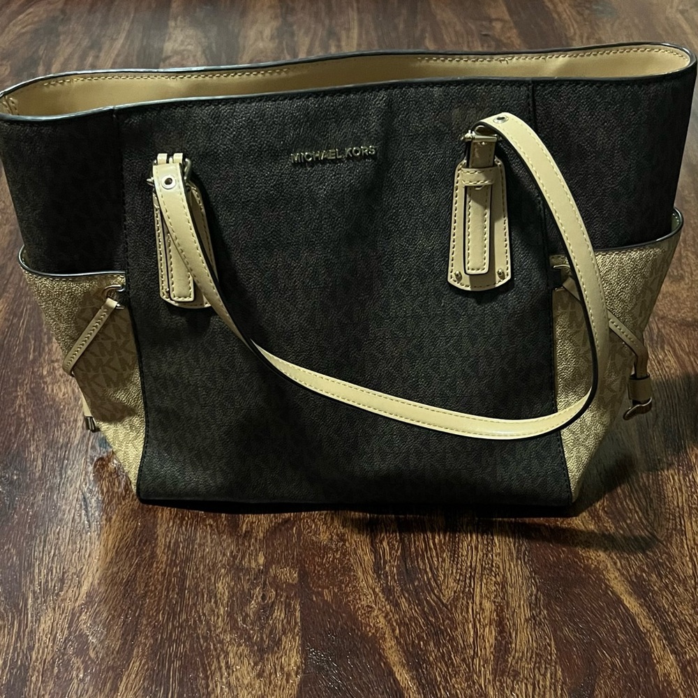 MICHAEL KORS HANDBAG IN FAIR CONDITION